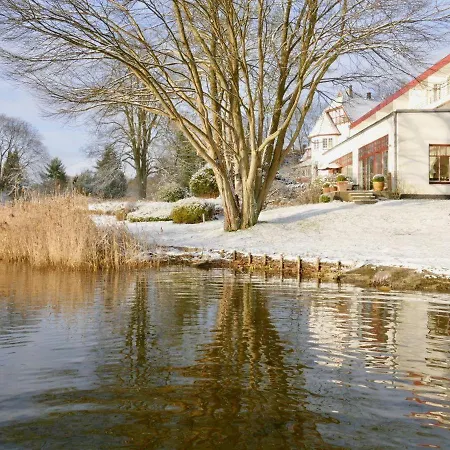 Ferienhaus-mit-direktem-zugang-zum-kellersee * Malente